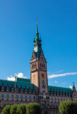 Hamburg 'daki Rathaus. Rönesans mimarisi belediye binası