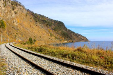 cirum-Baykal Demiryolu boyunca Deniz Baykal, Rusya Federasyonu - tarihi trans-Sibirya Demiryolu bir parçası