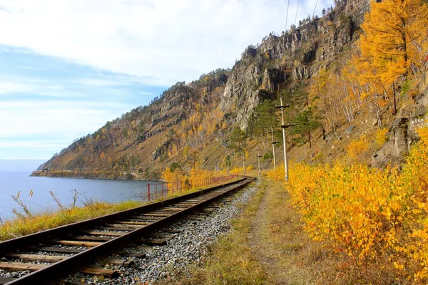 Cirum-Baikal Ferrocarril a lo largo del lago Baikal, Rusia Parte del histórico Transiberiano Ferrocarril —  Fotos de Stock