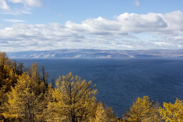 Belo panorama sobre o Lago Baikal, Rússia — Fotografia de Stock