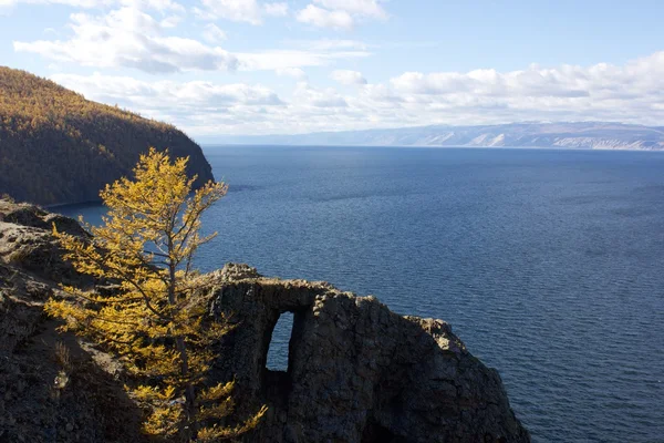 Erstaunliche Aussicht über den Baikalsee, Russland — Stockfoto