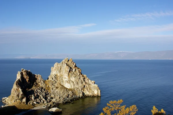 Deniz Baykal olkhon Island, Rusya üzerinde kayalık uçurum
