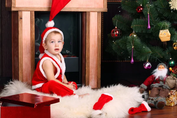 Un bebé en el Santa Claus — Foto de Stock