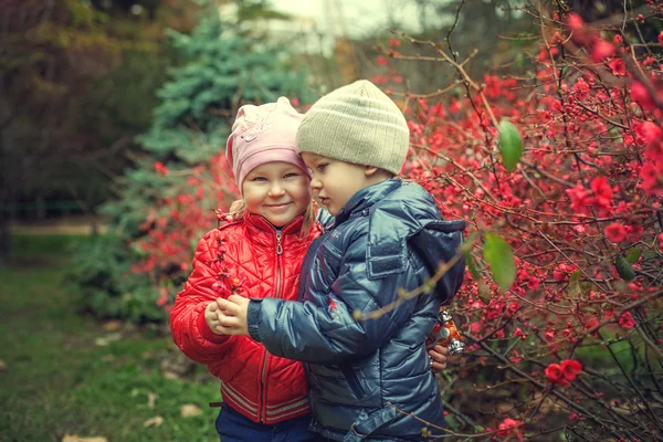 Brother and sister in the spring — Stock Photo, Image