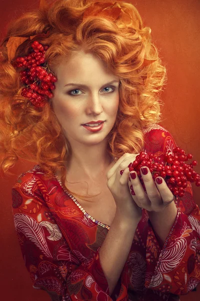 Retrato de moda de mujer de otoño. Caída. Hermosa chica . — Foto de Stock