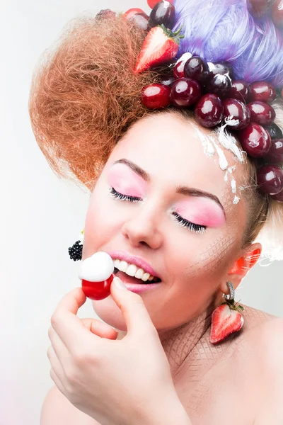 A cute woman with a fruits — Stock Photo, Image