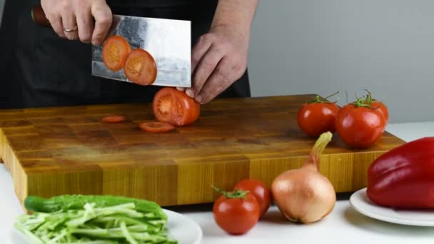 Gros Plan Sur Chef Cuisinier Mains Coupant Des Légumes Pour — Video