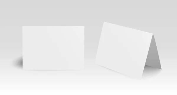 Set Van Twee Realistische Staande Vector Blanco Gebogen Papieren Kaarten — Stockvector