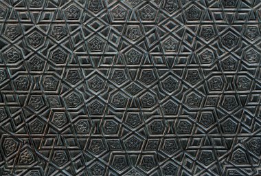 395 yasinda bronz kapılardan birinden detay