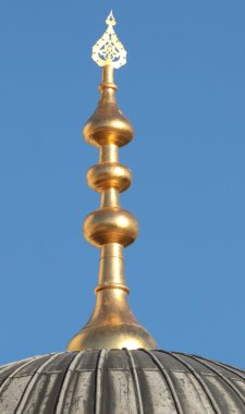 üstünde belgili tanımlık tepe-in İstanbul Sultanahmet Camii kubbeleri altın alem