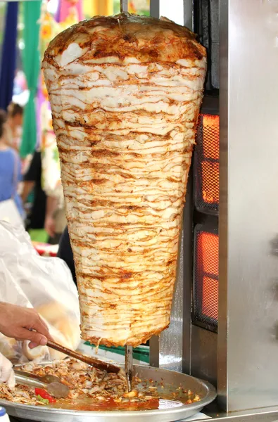 Türkischer Hühnchen-Dönerspieß — Stockfoto