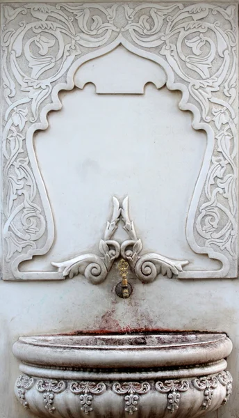 Velho, ornamentado, mármore em relevo, fonte otomana — Fotografia de Stock