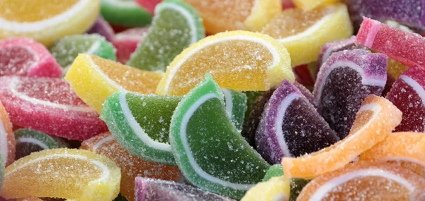 Bunte fruchtige weiche Bonbons — Stockfoto