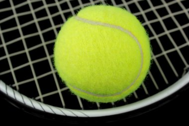 Tenis raketi ve tenis topu