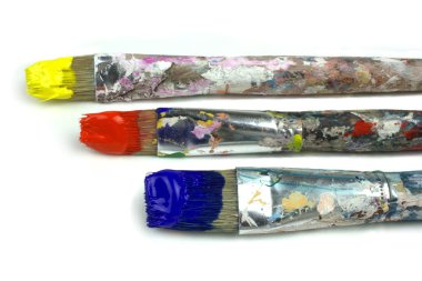 Boya fırçaları ve birincil renkler