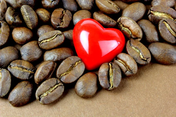 Coffee beans and red heart — Stock Photo, Image