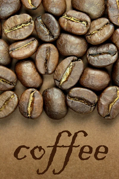 Kaffebönor på brun bakgrund — Stockfoto