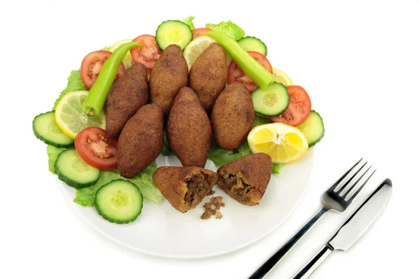 Turkisk maträtt, fyllda köttbullar med bulgur-(icli Kofte ) — Stockfoto