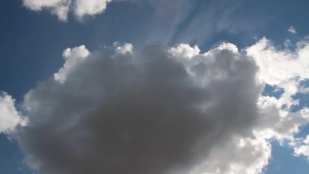 Soleil et nuages rapides .