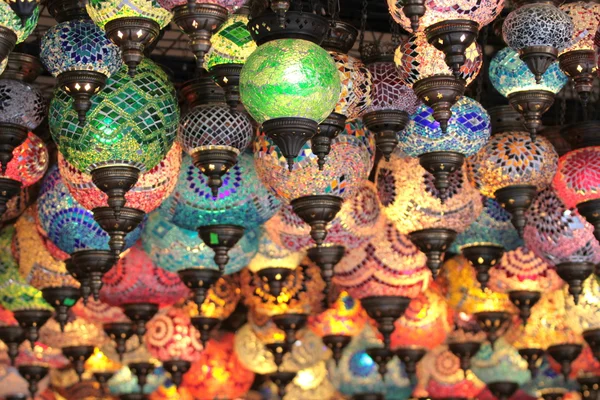 Lámparas coloridas decorativas turcas  . — Foto de Stock