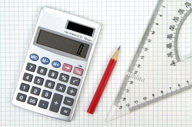 hesap makinesi, kurşun kalem ve cetvel