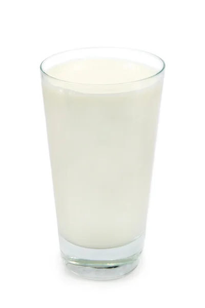 牛乳をグラスに入れて — ストック写真