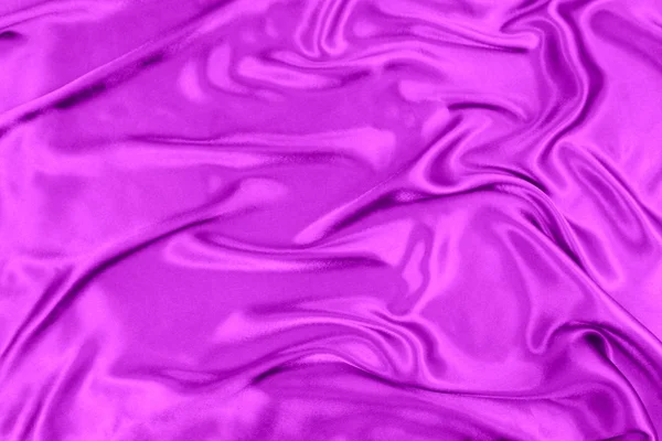 Пурпурная волнистая шелковая ткань — стоковое фото
