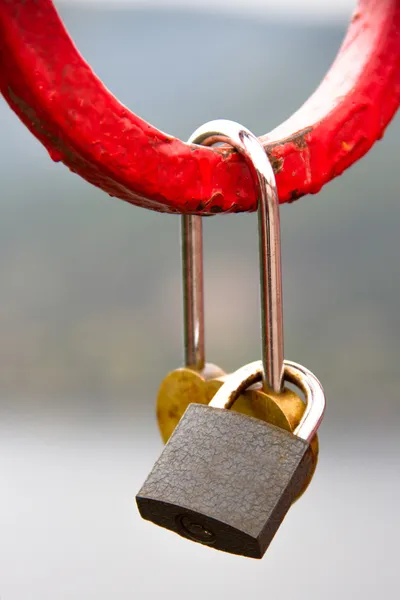 Heart shaped love padlock - beautiful wedding day custom. — Stock Photo, Image