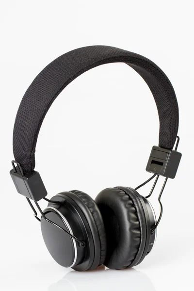 Fones de ouvido preto no fundo branco — Fotografia de Stock