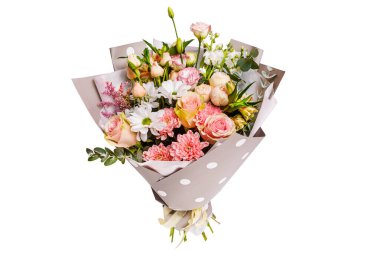 Beyaz arka planda güzel çiçekli hediye kutusu