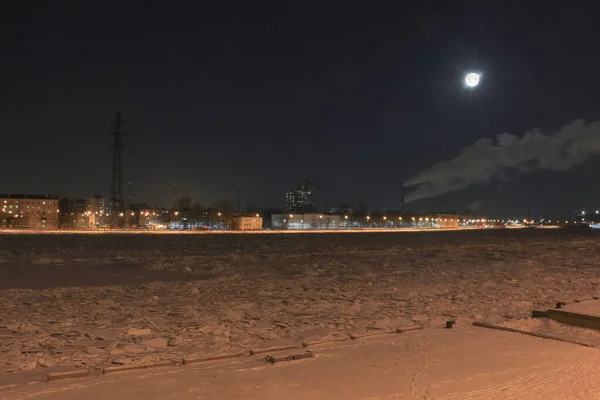 Luna Llena Cielo Sobre Río Helado Una Noche Helada Invierno —  Fotos de Stock