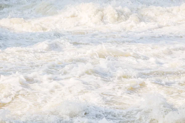 Águas Tempestuosas Rio Com Espuma Salpicos Voadores Gotas Água — Fotografia de Stock