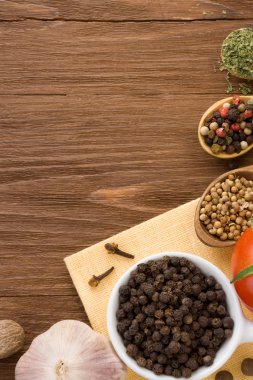 ahşap baharat ve gıda içerikler