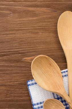 tahta kaşık mutfak eşyaları tablo olarak