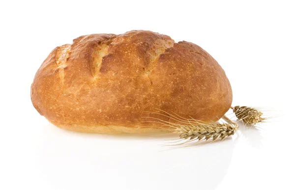 Brödlimpa isolerad på vitt — Stockfoto