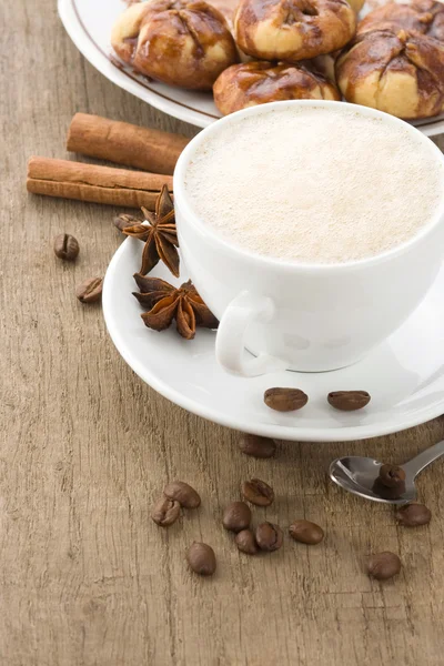 Cup of coffee with beans and cakes on wood — Stock Photo, Image