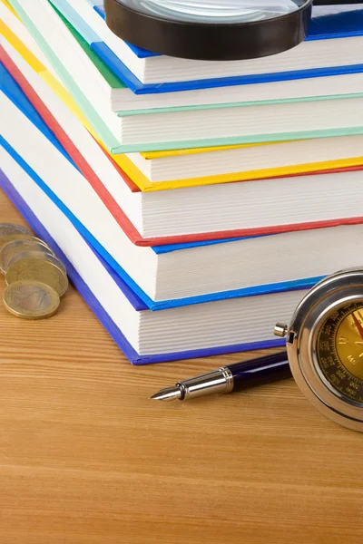 Pile of booksand pen on wood — Stock Photo, Image