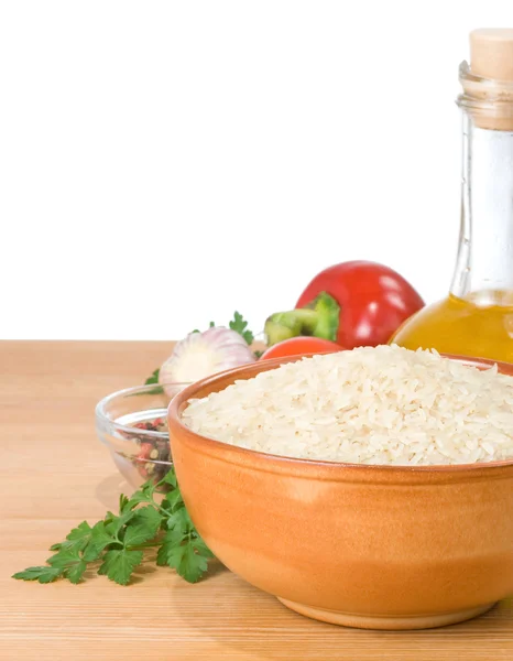 Arroz e ingrediente alimentario aislados en blanco — Foto de Stock