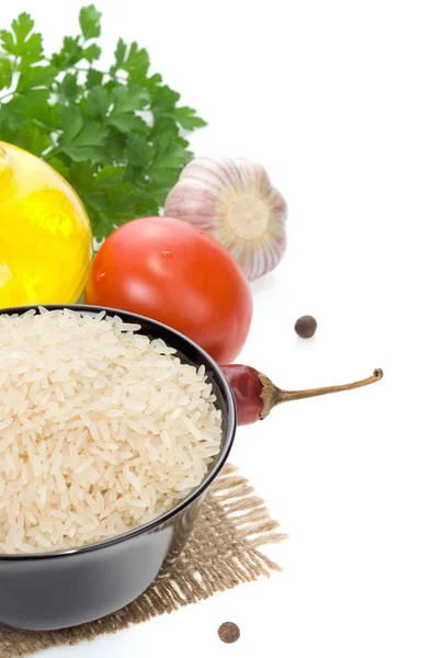 Ρύζι και μπαχαρικά με φυτικά απομονωθεί σε λευκό — Φωτογραφία Αρχείου
