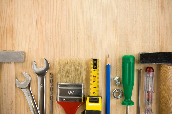 Herramientas sobre tablero de madera de fondo —  Fotos de Stock