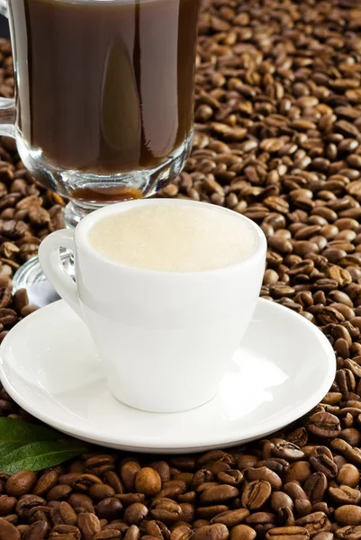 コーヒーと豆のカップ — ストック写真