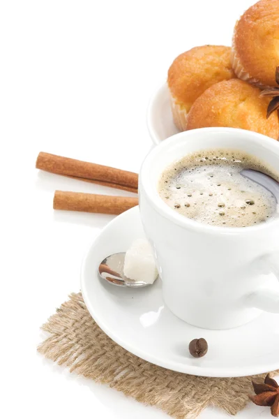 Xícara de café com muffins — Fotografia de Stock