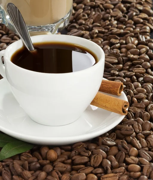 Filiżankę kawy i fasoli — Zdjęcie stockowe