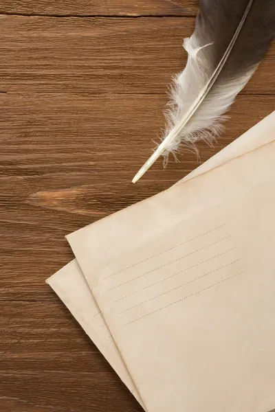 Pena de tinta com envelope — Fotografia de Stock