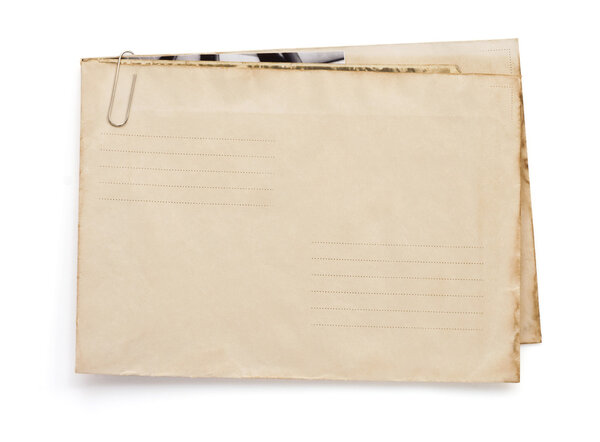 старый винтажный конверт на белом
