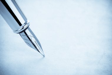 Tükenmez kalem ve parşömen