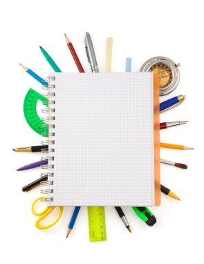okul malzemeleri ve beyaz ekose desenli defter