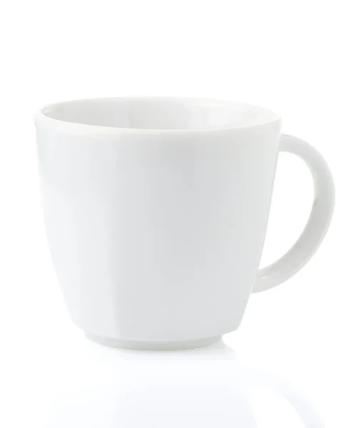 Lege keramische cup op wit — Stockfoto