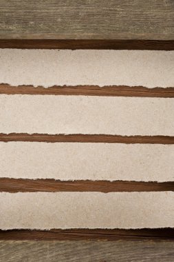 bir not kağıdına ahşap