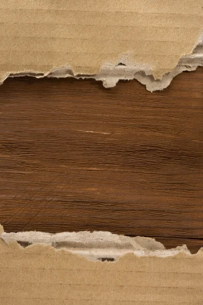 Karton papier op hout — Stockfoto